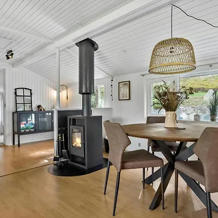 Vakantiehuis Modern With Creative Details And Sea Views *