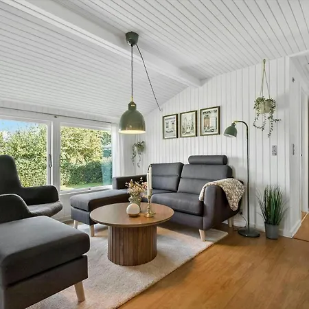 Vakantiehuis Modern With Creative Details And Sea Views