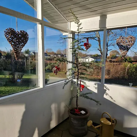 Vakantiehuis Modern With Creative Details And Sea Views