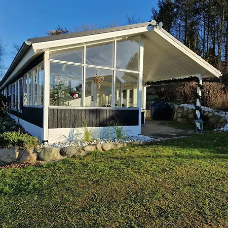 Vakantiehuis Modern With Creative Details And Sea Views Allingåbro