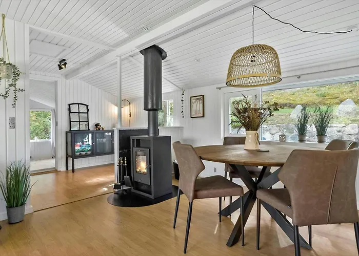 Vakantiehuis Modern With Creative Details And Sea Views *