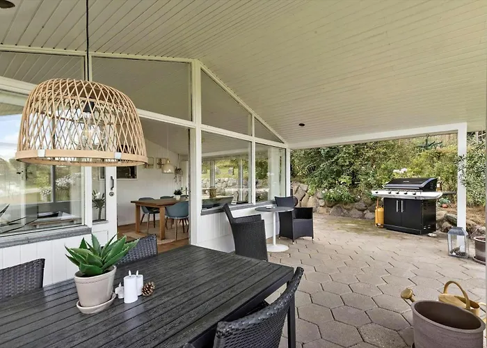 Modern With Creative Details And Sea Views Vakantiehuis *
